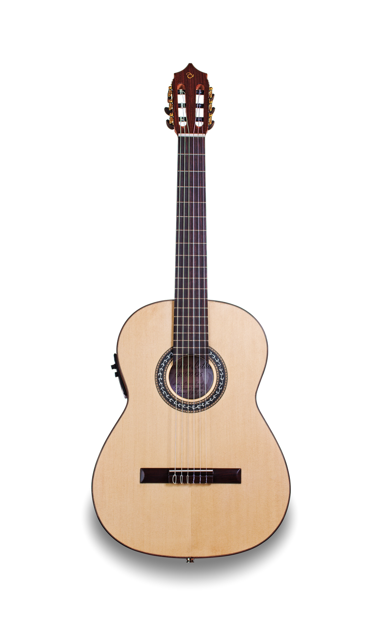 Guitarra Clasica Electrificada Artesanal Modelo ANAGA. Abraham Luthier